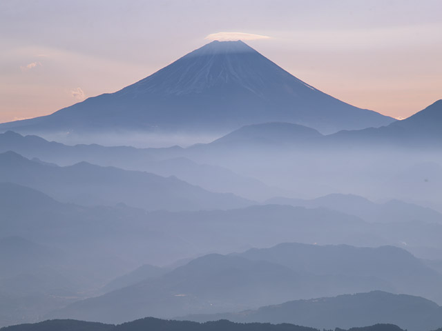 99085145_72A 蟻の一穴